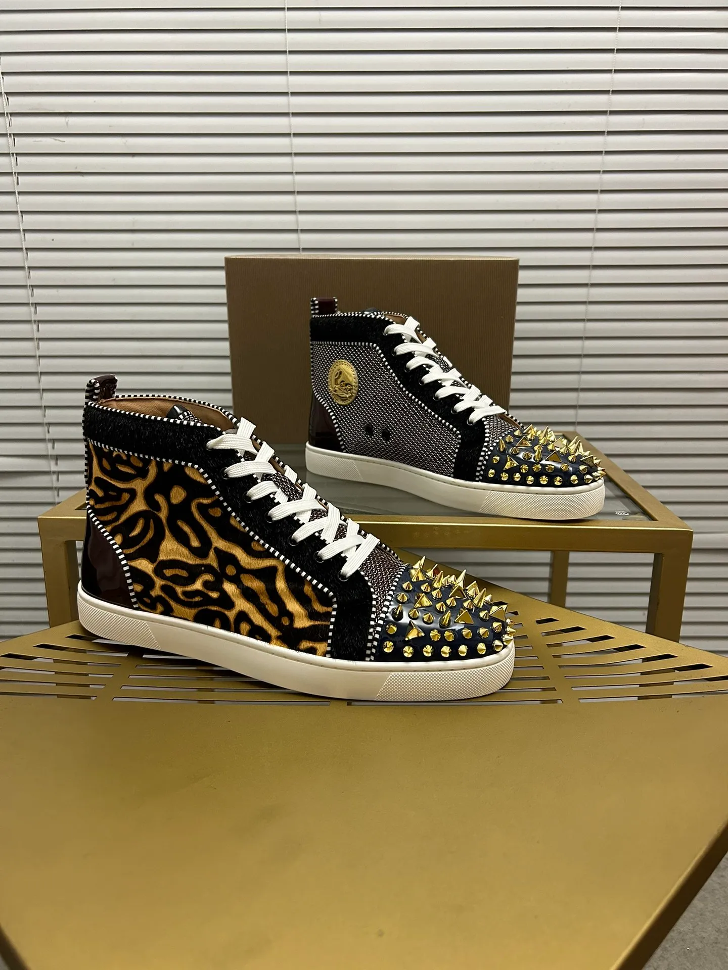 (Customized model) Ex-factory price is 560. christian louboutin (CL red sole shoes) counter series, casual sneakers for couples 📢 📢 📢 Exclusive hot style release 🎈🎈💪 Movable latex feet 👻 Finished outsole line [Proud] 😝Female 35-40# Male 38#-46, global supply😝 [Top version]: Original imported genuine leather upper, top original leather lining, original molded TPU outsole, original 1:1 detail processing, original shoe last,